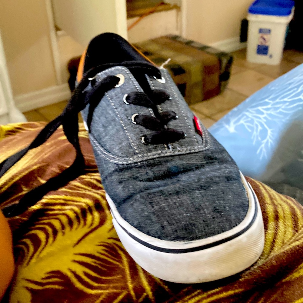 They are good they’re nice shoes in their size 9.5 used and it’s cool and awesom